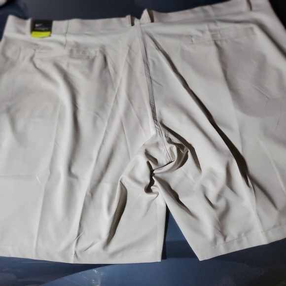 Nike Dri-Fit Standard Fit Sz. 52 Shorts - Picture 6 of 10